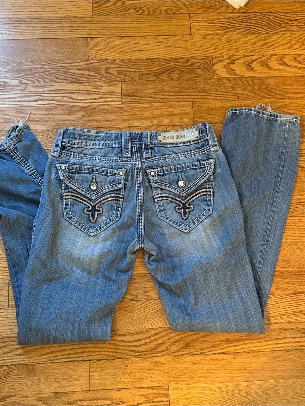 Rock Revival Women's Blue Jeans Embroidered Pocket Elaina easy boot cut Jeans